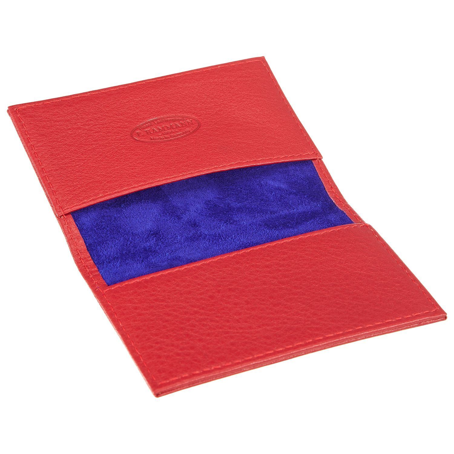 Ein Visitenkarten-Etui aus rotem Hirschleder mit blauer Innenverkleidung. Das Etui hat eine feine, geschmeidige Textur und ein elegantes, zeitloses Design.