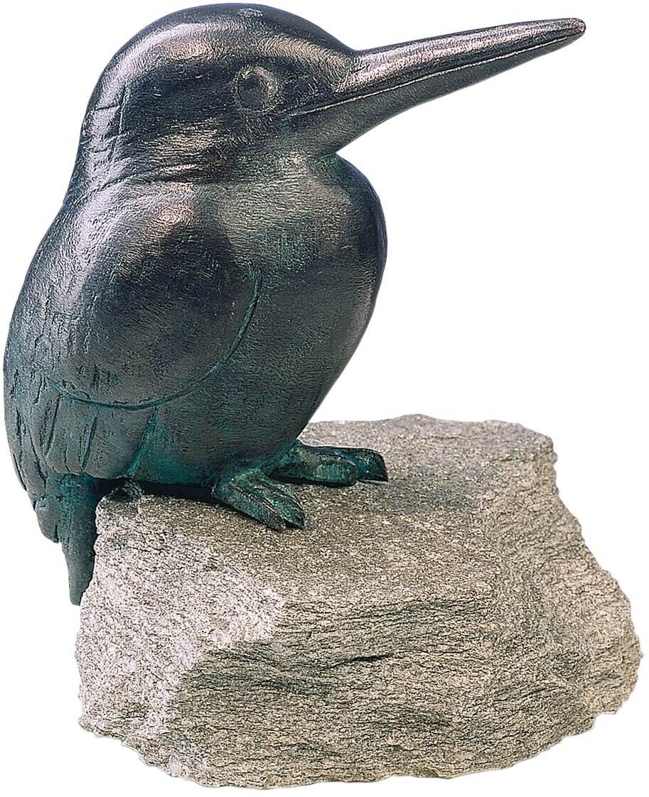 Gartenskulptur »Eisvogel«, aus Metall, stellt einen detaillierten Eisvogel dar, der auf einem Felsen sitzt.