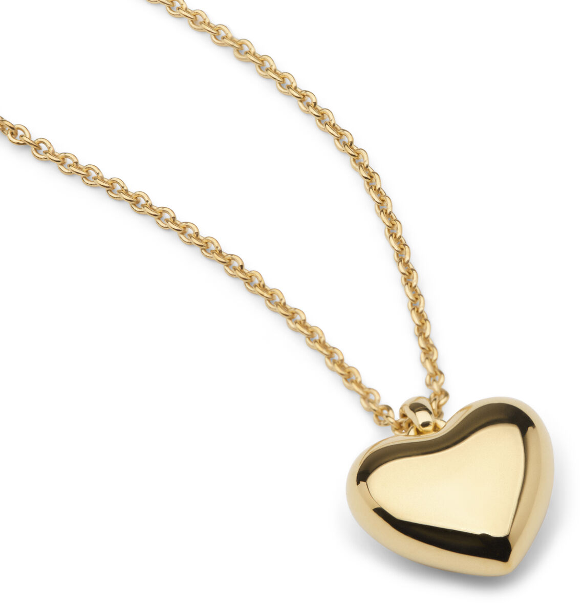 Goldene Halskette mit glänzendem Herzanhänger vor weißem Hintergrund, Schmuckstück als Symbol für Liebe und Verbundenheit.