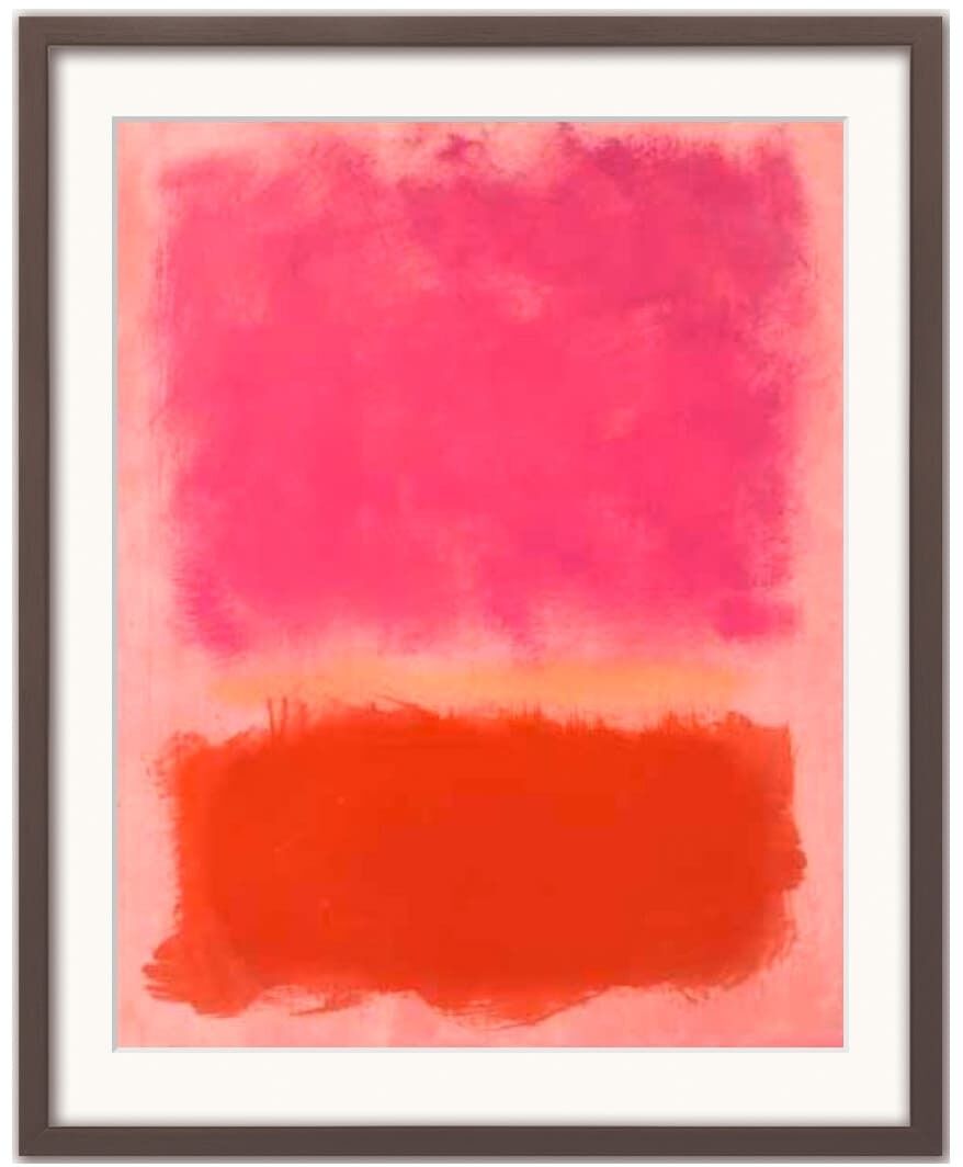 Das Gemälde »Untitled« von Mark Rothko aus dem Jahr 1958 zeigt zwei große rechteckige Farbflächen übereinander. Die obere Farbfläche ist in sattem Pink gehalten, während die untere einen intensiven Rotton aufweist. Das Bild ist von einem weißen Passepartout und einem braunen Rahmen umgeben. Dieser abstrakte, expressionistische Stil zeichnet sich durch eine emotionale Farbnutzung und weiche Übergänge zwischen den Farben aus.