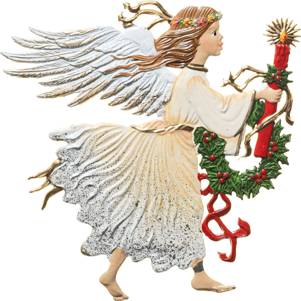 Detailreiche Zinnfigur eines Engels mit goldenem Haar und Heiligenschein. Der Engel trägt ein langes, weiß-goldenes Gewand und hält einen geschmückten Adventskranz mit einer roten Kerze. Die Flügel sind weit ausgebreitet, der Kranz ist mit grünen Blättern und roten Beeren versehen. Die Figur wirkt festlich und eignet sich als Dekoration für Weihnachten.