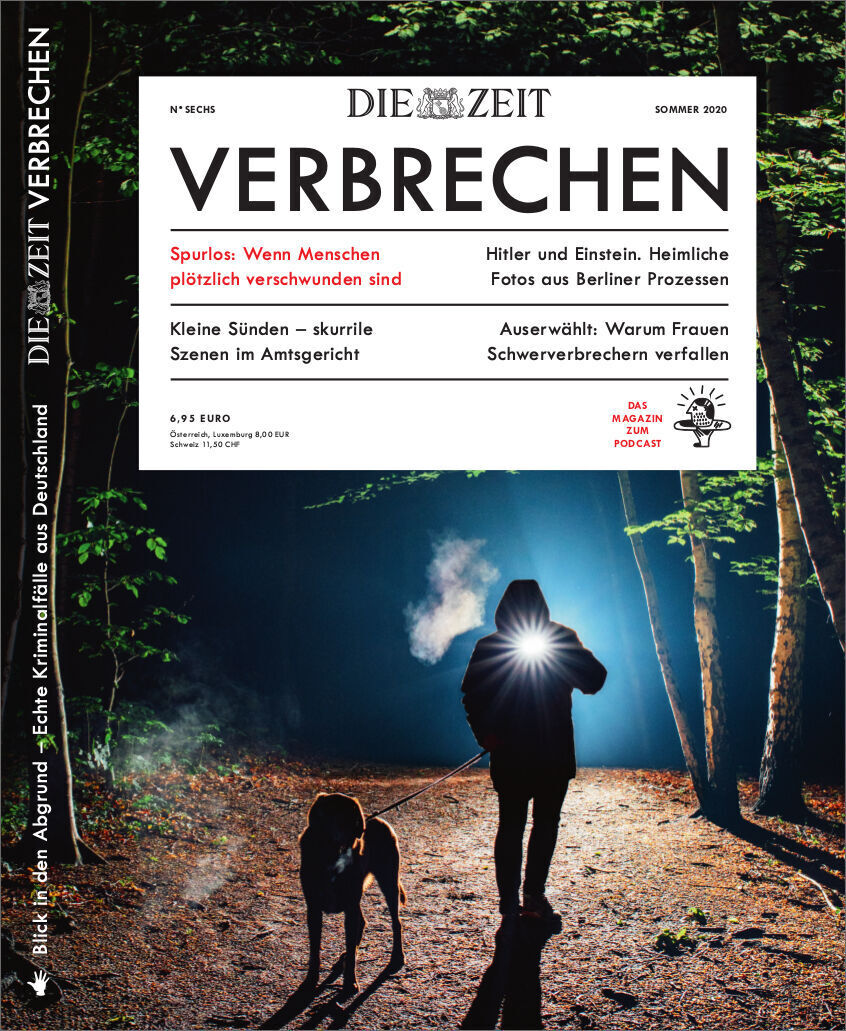 Cover des Magazins ZEIT VERBRECHEN Ausgabe 6/20, Sommer 2020. Das Titelbild zeigt eine Person mit Hund auf einem Waldweg bei Nacht, die eine Taschenlampe hält. Überschriften thematisieren verschwundene Menschen, geheime Berliner Prozesse und andere Kriminalfälle. Preisangabe: 6,95 Euro.