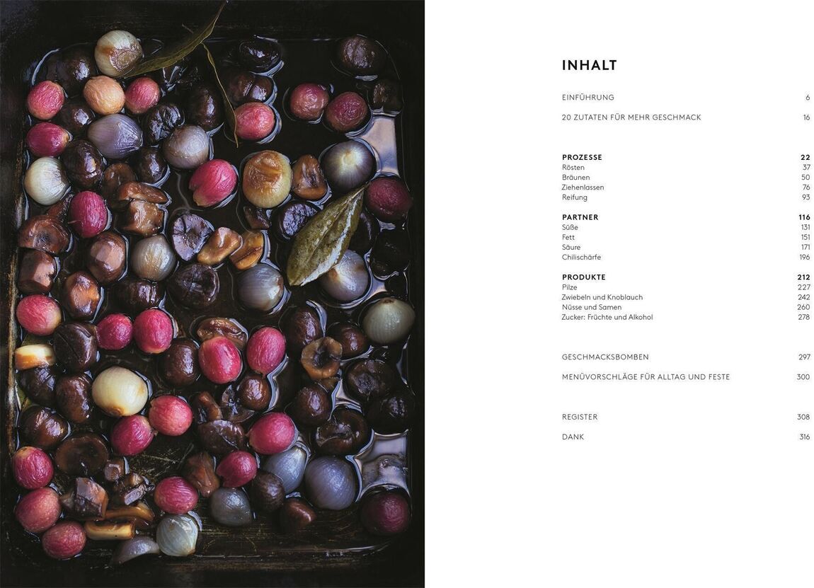 Ein Kochbuch namens 'Ottolenghi, Yotam: Flavour' zeigt auf der linken Seite bunt geröstetes Gemüse auf einem dunklen Hintergrund und auf der rechten Seite ein Inhaltsverzeichnis mit verschiedenen Kapiteln und Seitenzahlen.