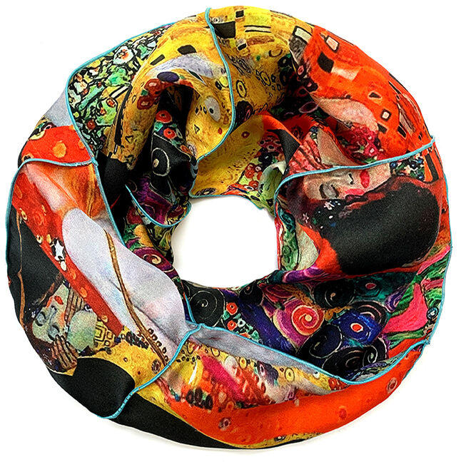 Ein bunter Rundschal aus Seide, inspiriert von den Werken des Künstlers Gustav Klimt, mit komplexen Mustern und kräftigen Farben wie Rot, Gelb, Schwarz, Grün, Blau, Orange und Weiß.