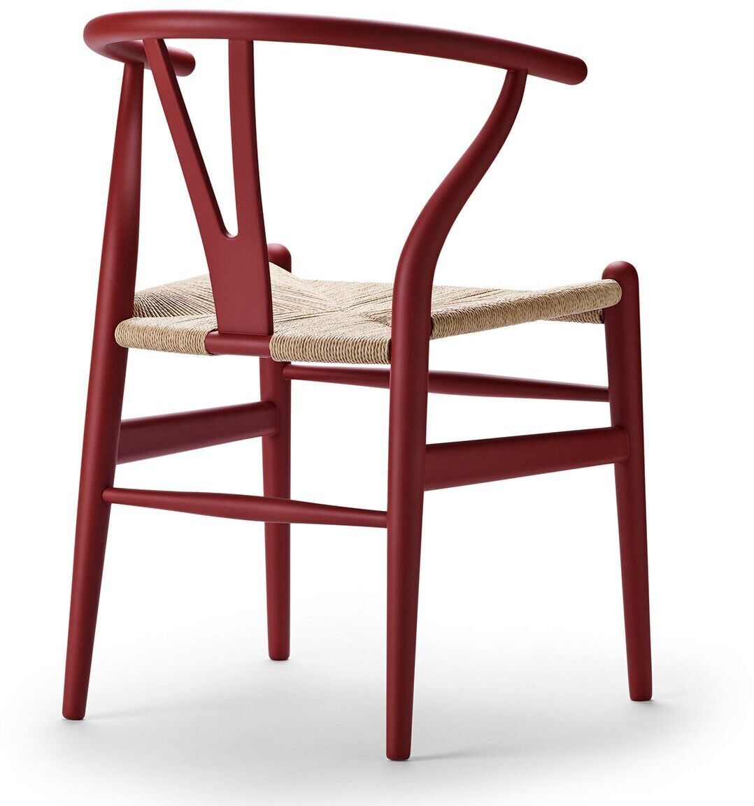 Foto eines Sonderedition »Stuhl CH24 Soft« von Carl Hansen. Der Stuhl hat ein minimalistisches skandinavisches Design mit rotem Holzrahmen und einem geflochtenen beigen Sitz.