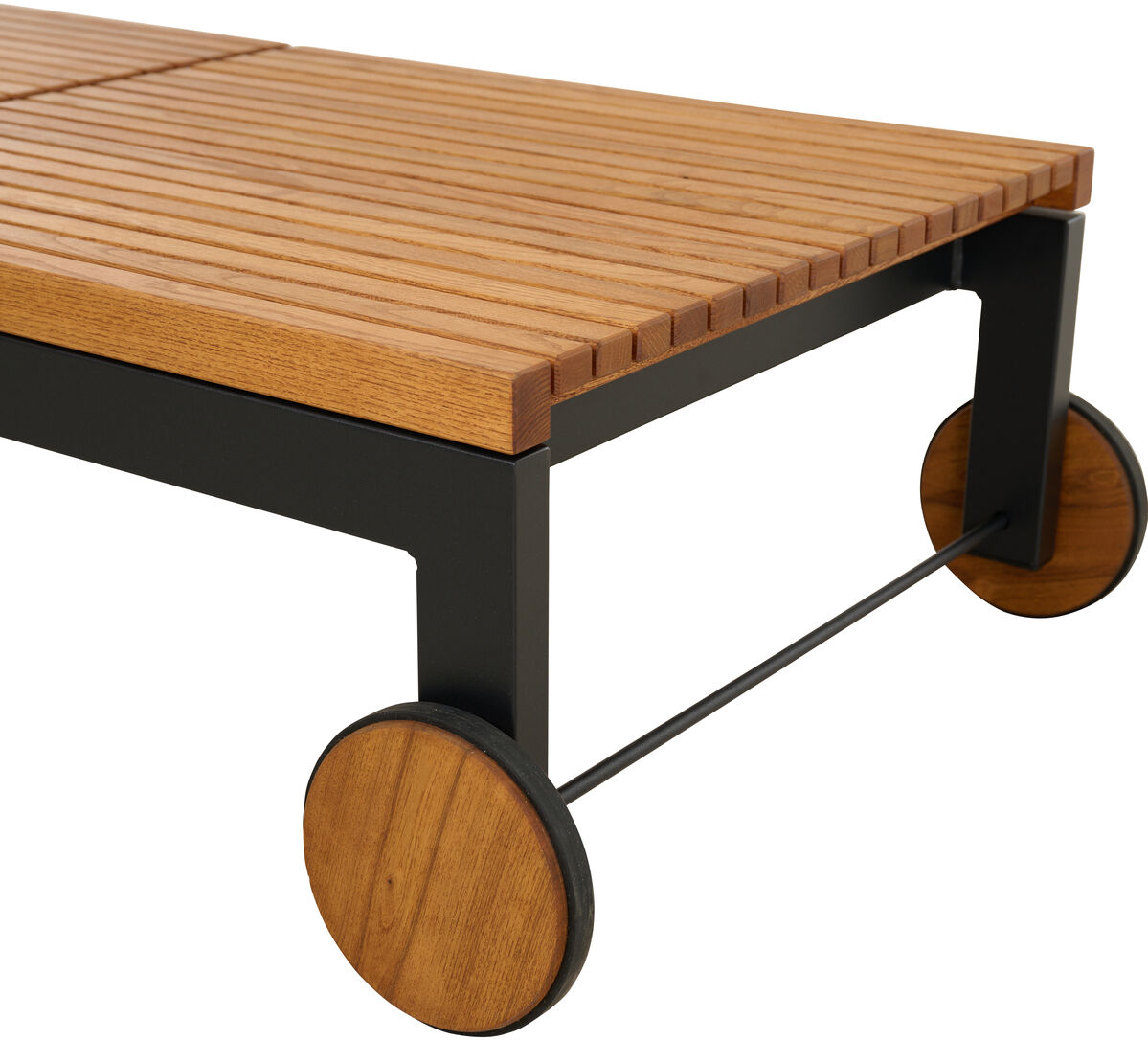 Die »Bozen« Rollliege besteht aus einem Holzrost und einem Metallrahmen mit praktischen Rollen. Sie sieht komfortabel und stilvoll aus, ideal für den Outdoor-Bereich geeignet.