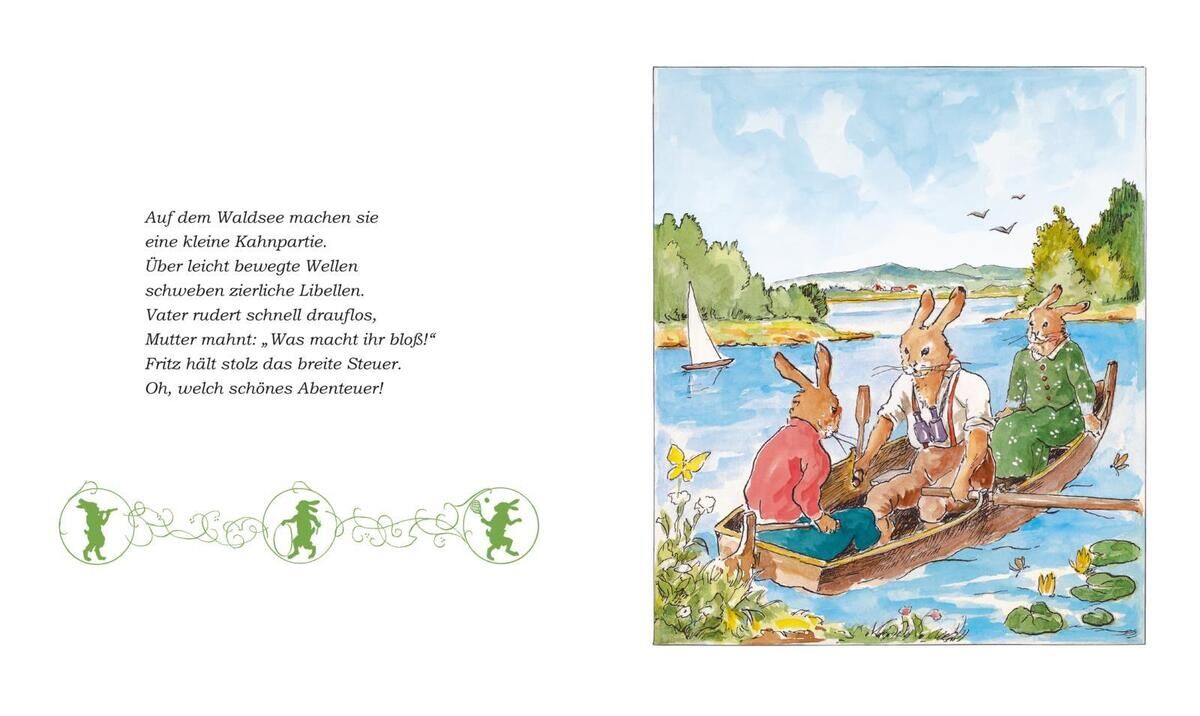 Ein illustriertes Buch mit dem Titel 'Die Häschenschule: Alle Geschichten in einem Band'. Auf der einen Seite des Buches ist ein Text, und auf der anderen Seite ist eine detailreiche Illustration von drei Hasen, die in einem Boot auf einem ruhigen Fluss fahren. Im Hintergrund sind Bäume, ein Wald und ein Segelboot zu sehen. Der Himmel ist blau mit weißen Wolken.