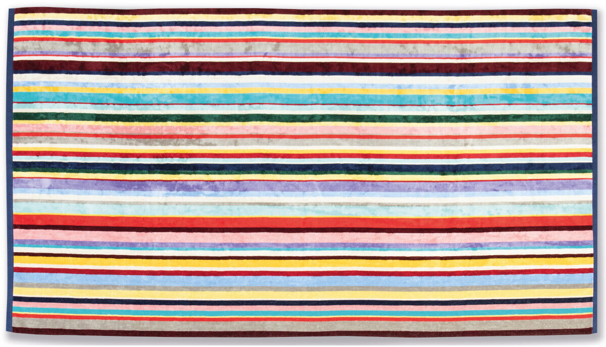 Ein bunt gestreiftes Badehandtuch mit verschiedenen Farben wie Rot, Blau, Grün, Gelb, Orange, Braun, Weiß und Schwarz. Das Handtuch hat ein Streifenmuster und sieht weich und aus Baumwolle gefertigt aus.