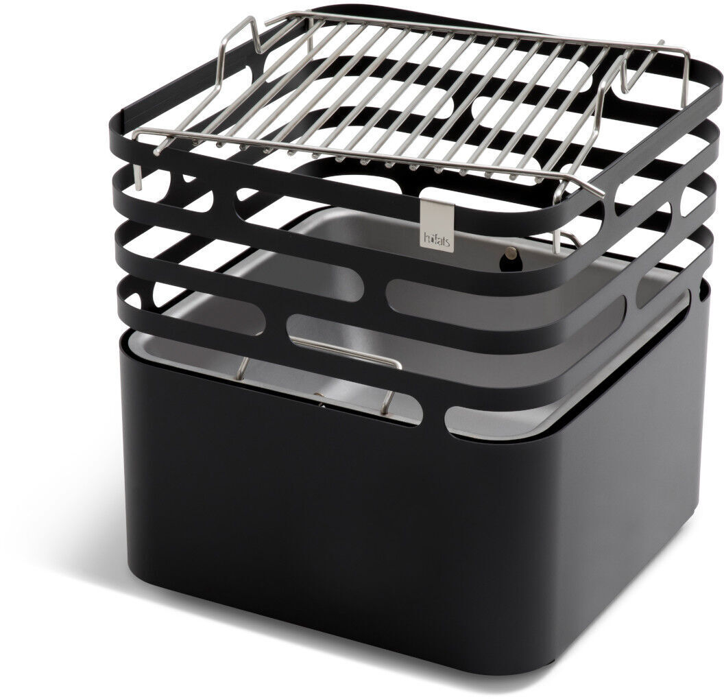 Bild des Produkts »CUBE« Grillrost, ein tragbarer, schwarzer Holzkohlegrill mit Edelstahl-Grillrost, ideal für Outdoor-Aktivitäten und Camping.