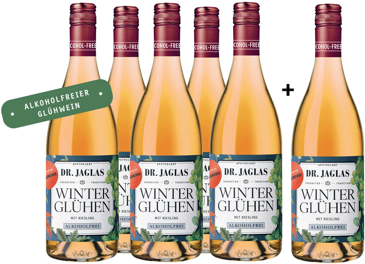 Sechs Flaschen Dr. Jaglas Winterglühen Riesling alkoholfreier Winzerglühwein stehen nebeneinander. Jede Flasche hat ein weiß-rot-goldenes Etikett mit winterlichem Design und rotem Schraubverschluss. Ein grünes Label weist auf die alkoholfreie Variante hin.