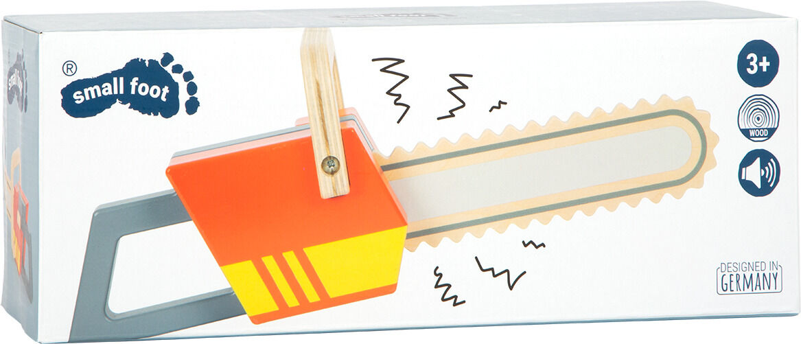 Spielzeug-Kettensäge für Kinder aus Holz, farbig gestaltet, ab 3 Jahren geeignet, in einer Verpackung mit der Aufschrift 'small foot' und 'Designed in Germany'.