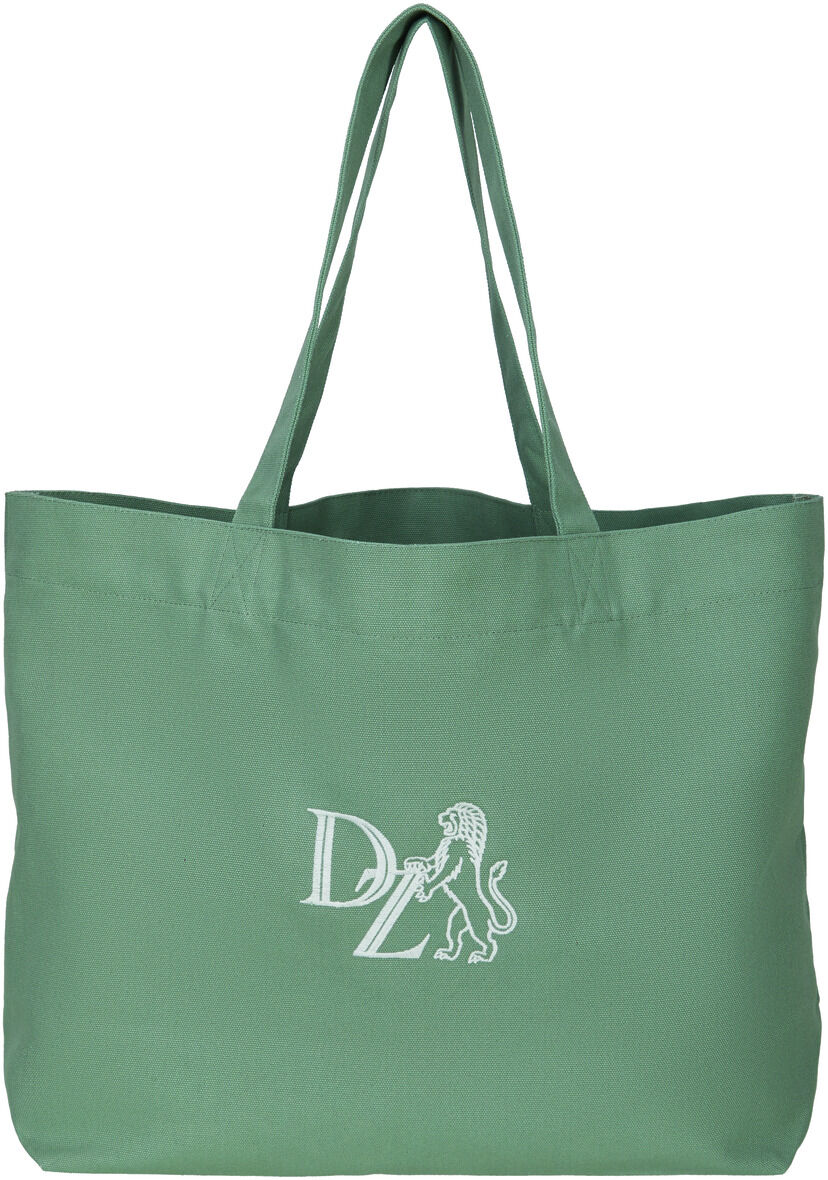 Eine grüne Canvas-Tasche mit zwei Trageriemen und einem weißen Logo auf der Vorderseite. Das Logo enthält die Initialen 'DZ' und eine Löwenfigur.
