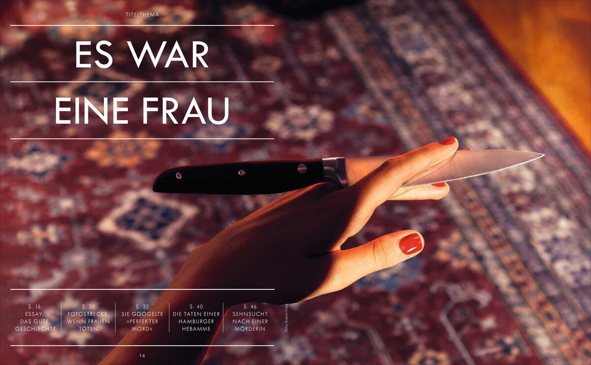 Das Cover des Buches 'ZEIT VERBRECHEN 23/23' zeigt eine Hand mit rot lackierten Fingernägeln, die ein Messer hält. Im Hintergrund befindet sich ein bunt gemusterter Teppich.