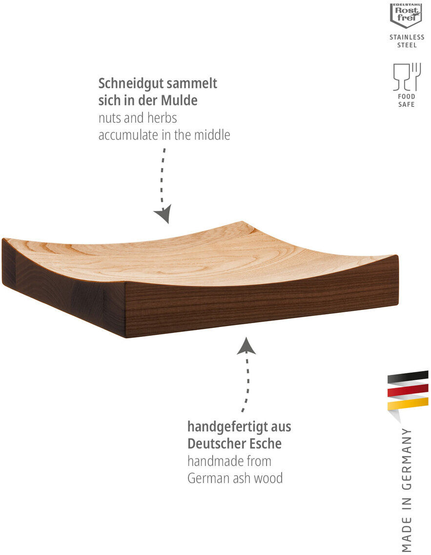 Wiegemesserbrett »Soul« aus handgefertigtem Deutschen Eschenholz. Das Bild zeigt ein quadratisches Holzbrett mit einer Mulde in der Mitte für Kräuter und Nüsse. Hergestellt in Deutschland. Edelstahl und lebensmittelecht.