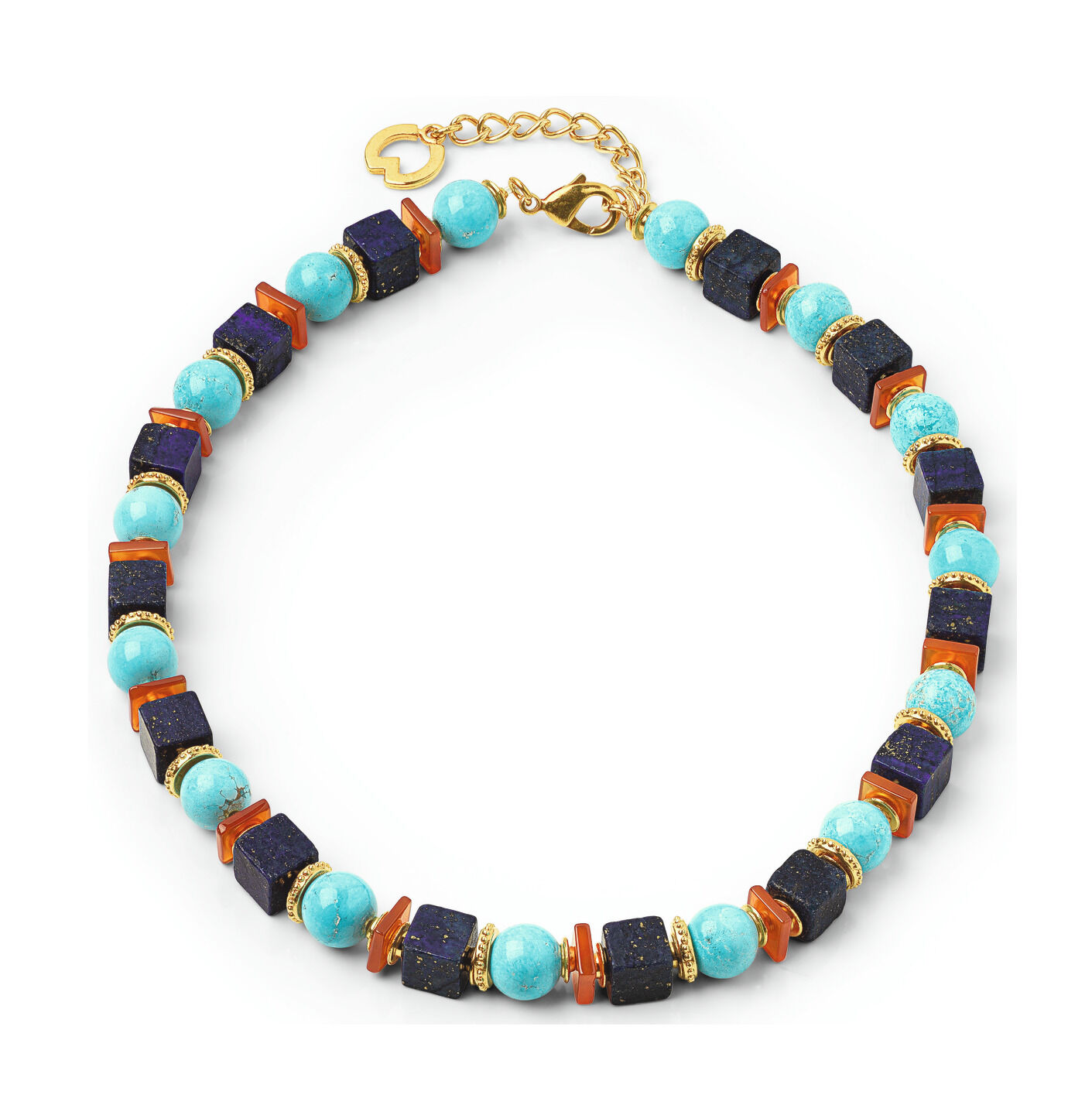 Künstlerisch gestaltete Collier-Halskette von Petra Waszak mit runden türkisfarbenen Perlen, eckigen dunkelblauen Steinen, goldenen Elementen und roten Zwischenteilen, ausgelegt als elegantes Damenaccessoire.