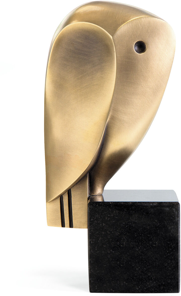 Bronzeskulptur 'Vogel der Nacht' von Cordula Dobes, zeigt einen stilisierten Vogel auf einem schwarzen Sockel.