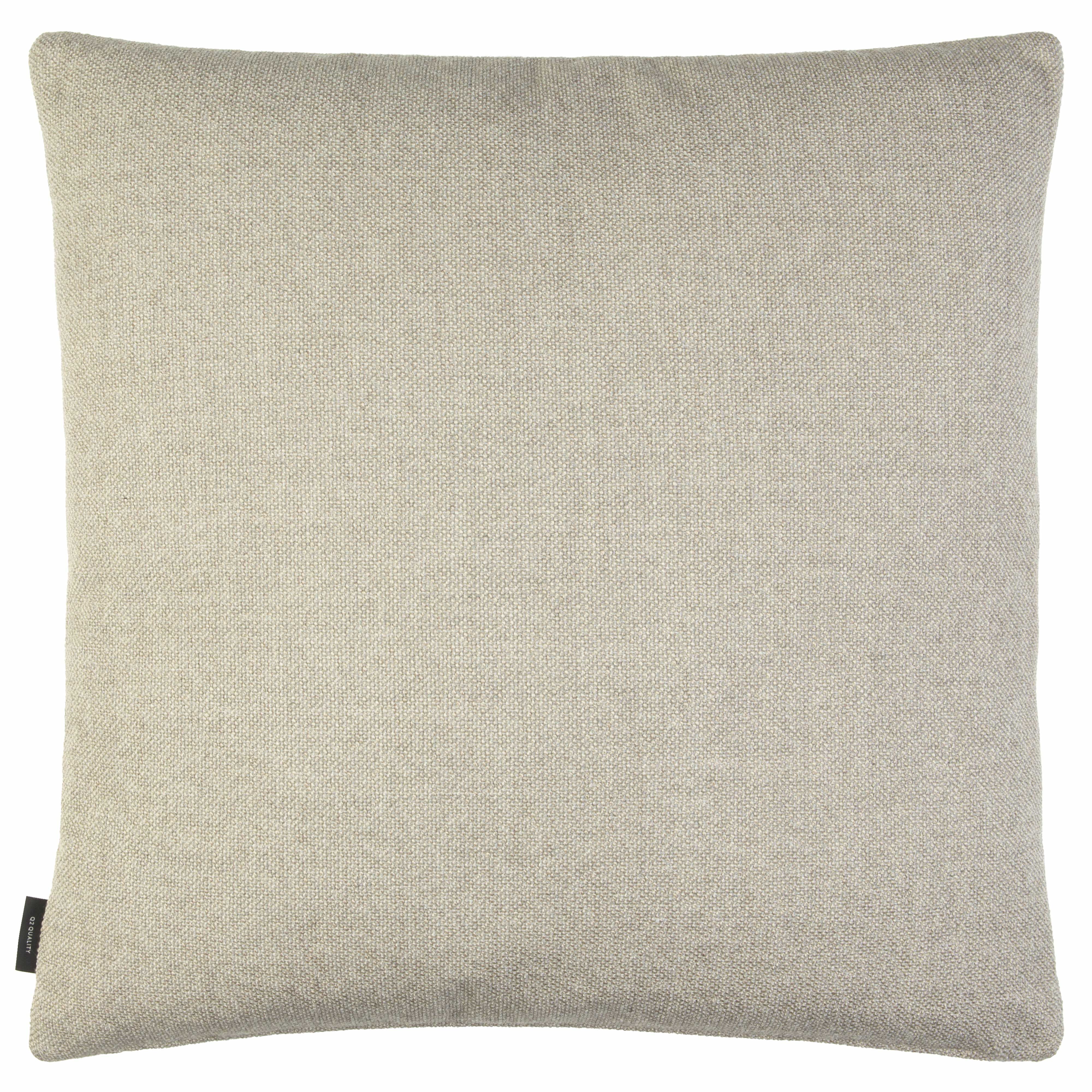 Ein schlichtes, quadratisches Kissen in beige Farbe mit einer feinen Textur, das auf einem neutralen Hintergrund präsentiert wird. Es strahlt Minimalismus und modernen Stil aus, ideal für Inneneinrichtungen.