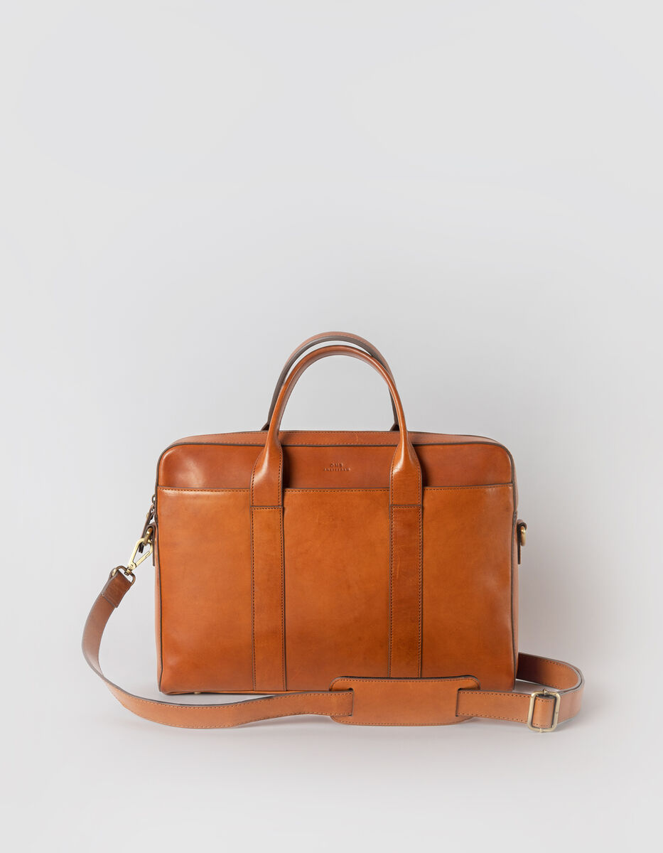 Braune Ledertasche Harvey mit abnehmbarem Schultergurt, zwei Henkeln und Reißverschluss. Ideale Businesstasche für Herren.