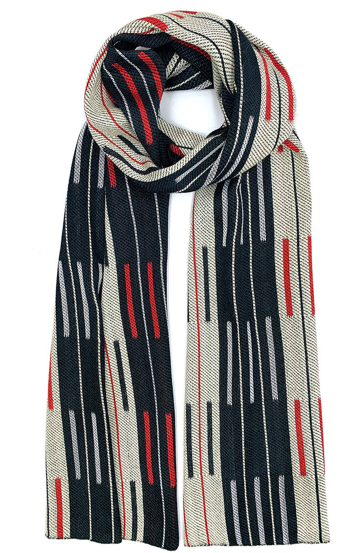 Ein stilvoller, luxuriöser Seidenschal mit dem Namen »Doublé«, der ein schwarz-weiß-rotes Streifenmuster aufweist. Perfekt für kalte Tage und elegant genug als hochwertiges Accessoire oder Geschenk.