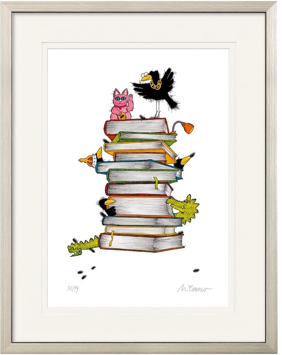 Eine farbenfrohe Illustration von Michael Ferner mit einem Bücherstapel, auf dem mehrere Raben sitzen. Das Kunstwerk »Corvus Libri« aus dem Jahr 2021 zeigt humorvoll gestaltete Vögel, die Bücher genießen. Der Hintergrund ist weiß und das Bild ist in einem schlichten Rahmen präsentiert.