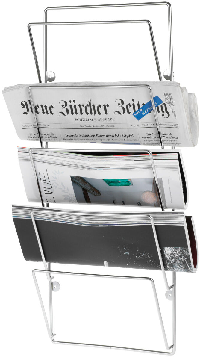 Fünfteiliger Wandzeitschriftenhalter aus silberfarbenem Metall mit Zeitungen und Magazinen, ideal zur Aufbewahrung und Organisation im Büro, Wartezimmer oder Zuhause, an einer weißen Wand montiert.