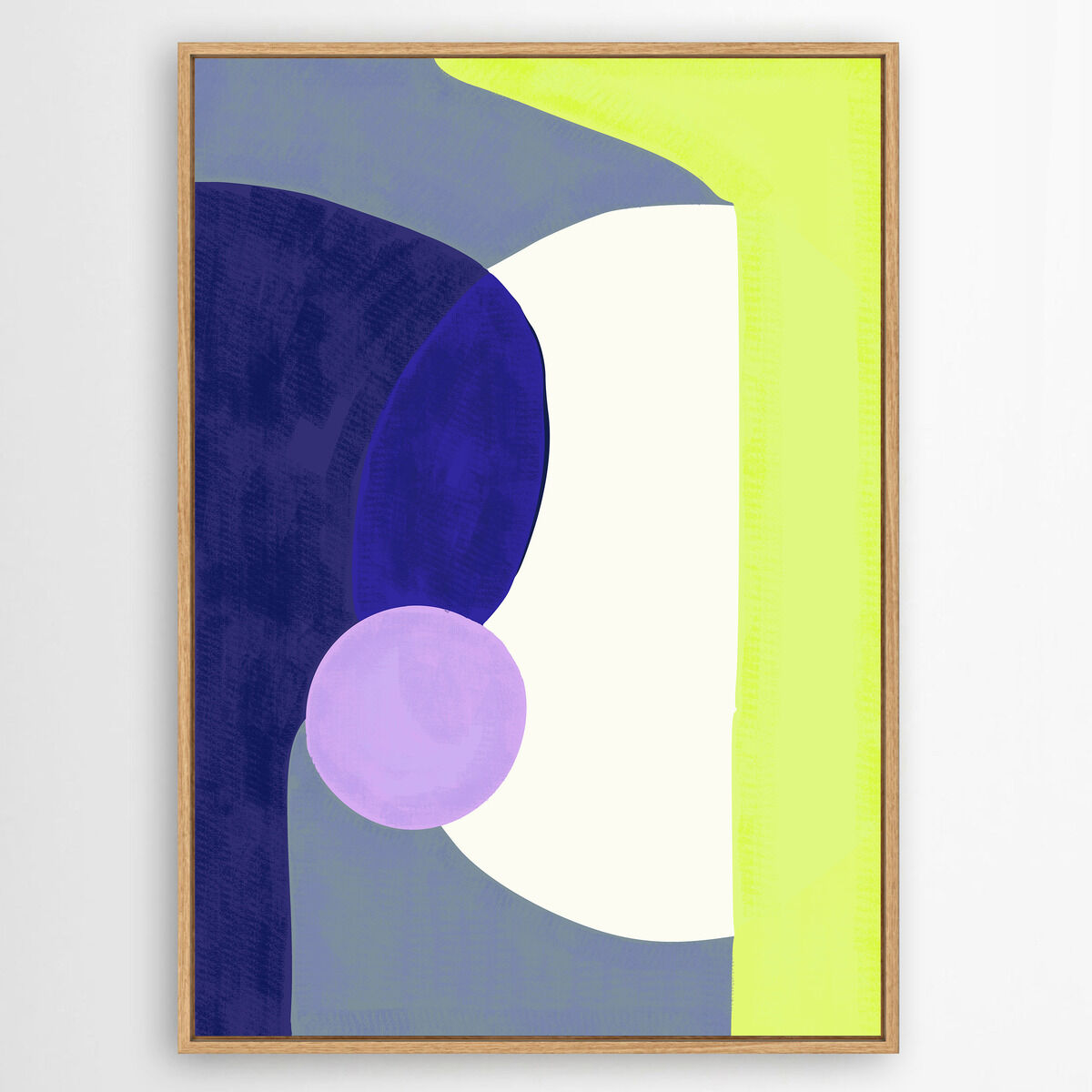 Abstraktes Leinwandbild in dezenten Pastellfarben, das eine Komposition aus geometrischen Formen in Violett, Grün, Blau, Beige und Weiß zeigt, gerahmt in einem hellen Holzrahmen und vor einer weißen Wand hängend.
