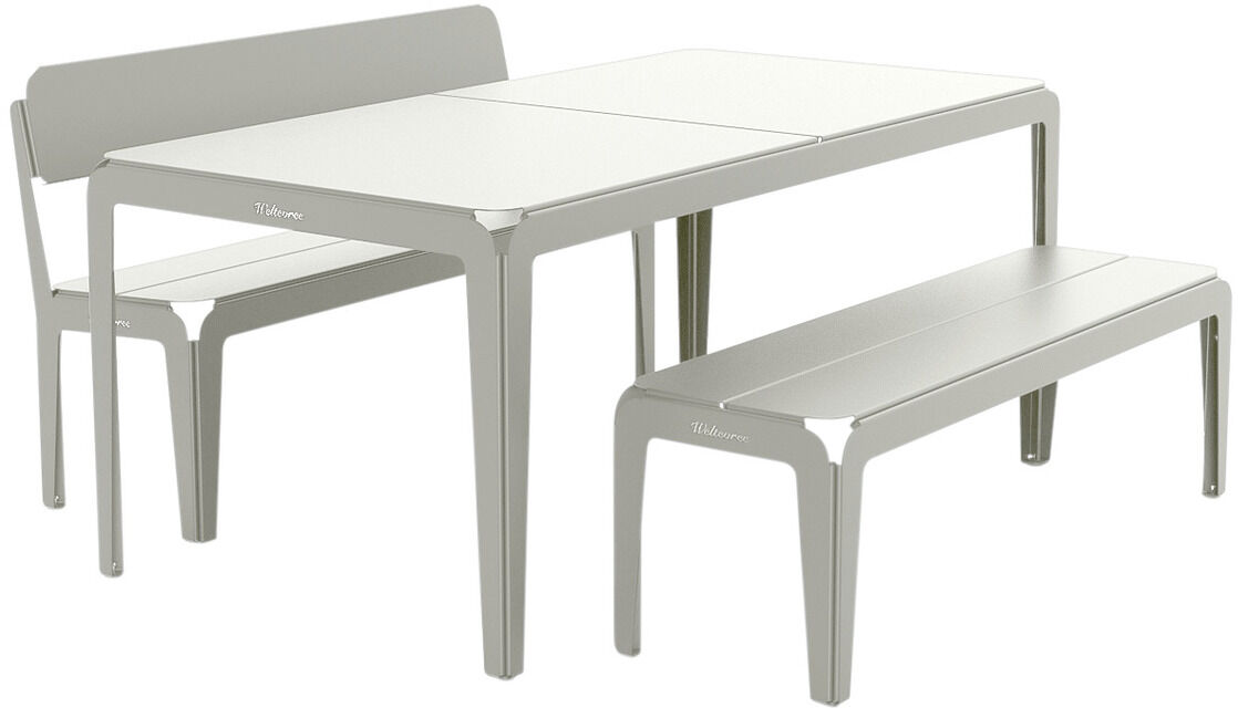 Die Bank »Bended Bench« mit Rückenlehne präsentiert sich in einem minimalistischen, grauen Design aus Metall, geeignet für Innen- und Außenbereiche.