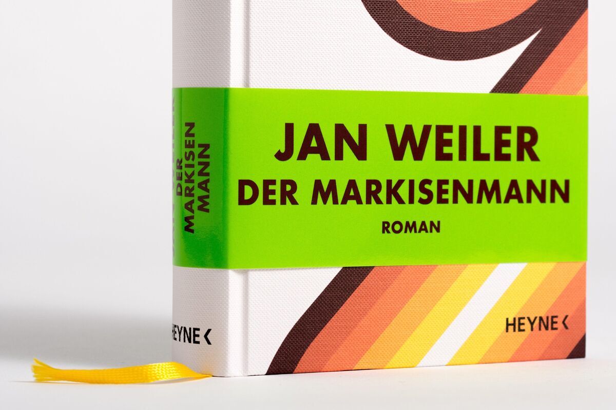 Das Bild zeigt das Buchcover des Romans 'Der Markisenmann' von Jan Weiler. Das Cover ist hauptsächlich in Grün, Weiß, Orange und Braun gehalten. Der Titel und der Name des Autors sind in großen, grünen Buchstaben gedruckt. Das Buch wurde vom Heyne Verlag veröffentlicht.