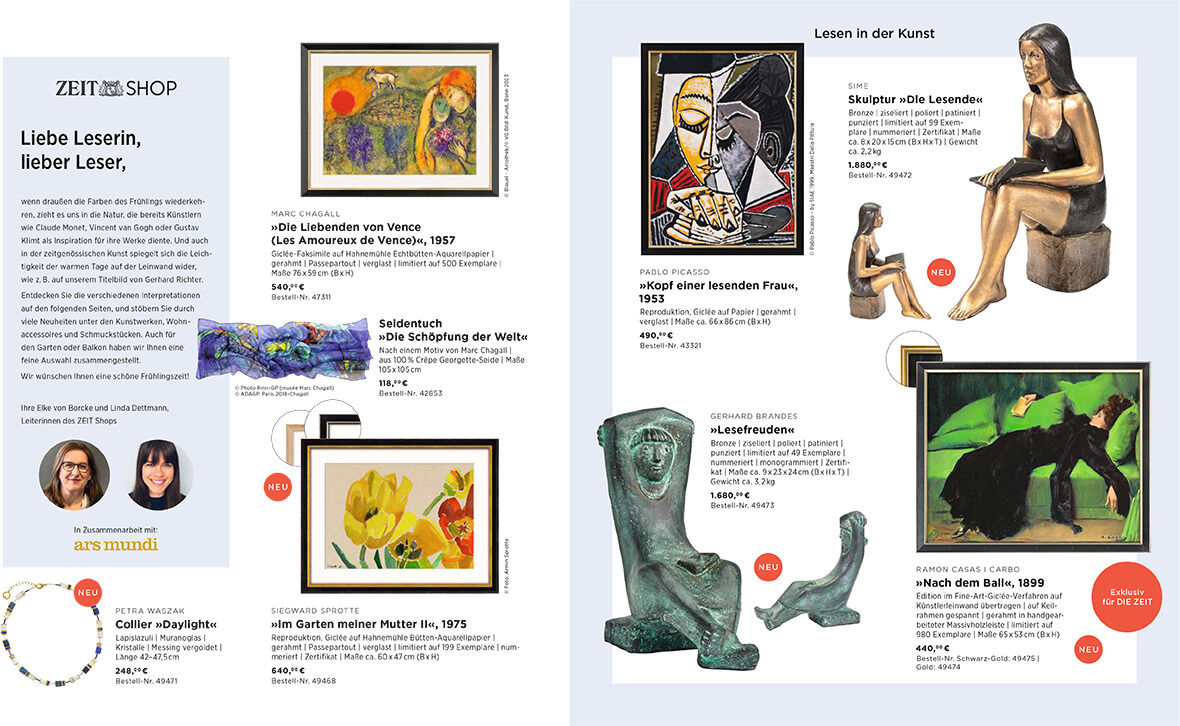 Doppelseitiges Bild eines Kunstkatalogs mit Text und Abbildungen mehrerer Kunstwerke, darunter moderne Gemälde und Skulpturen. Informationen und Preise sind neben den Kunstwerken platziert. Der Hintergrund ist hauptsächlich weiß.