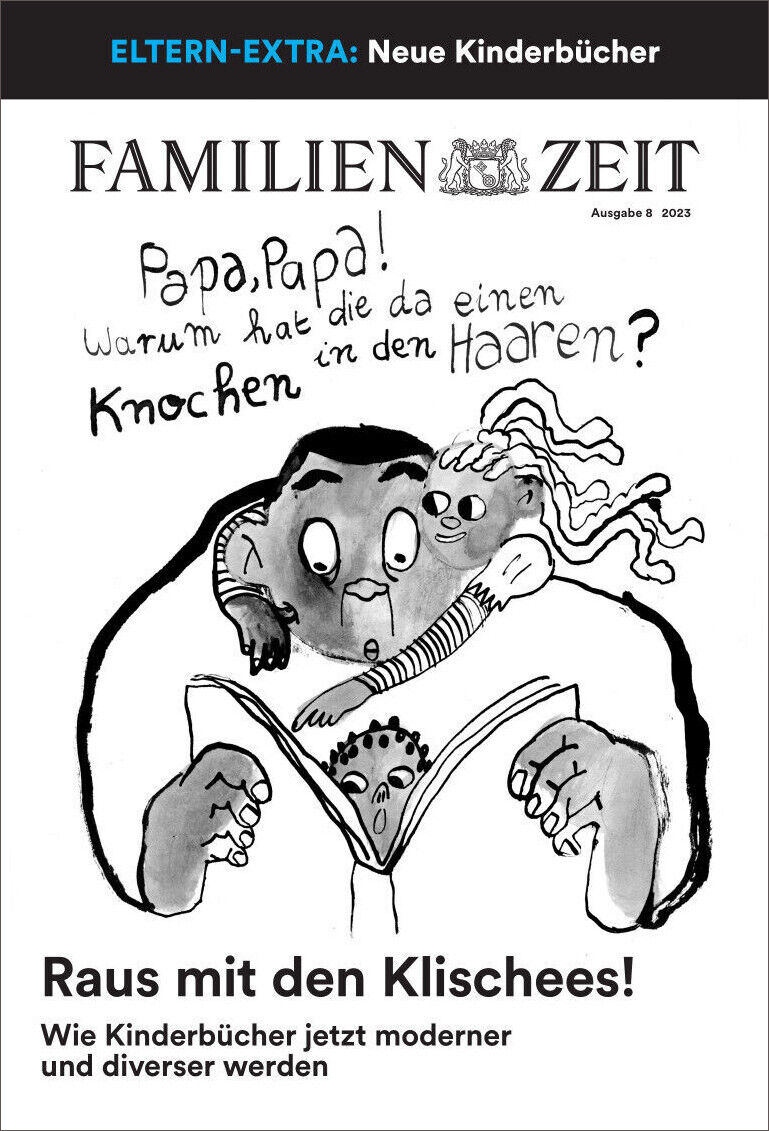 Zeitschrift ZEIT LEO Ausgabe 8/23 mit einem Titelbild von einem Elternteil und einem Kind. Illustration zeigt Erwachsene, die ein Buch lesen, mit der Frage 'Papa, Papa! Warum hat die da einen Knochen in den Haaren?'. Überschrift lautet: 'Raus mit den Klischees! Wie Kinderbücher jetzt moderner und diverser werden.'