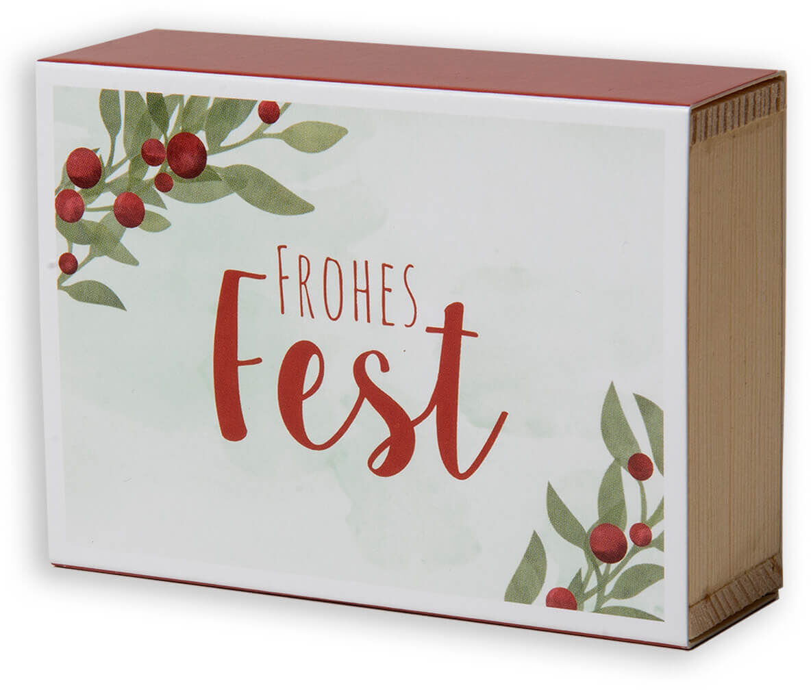 Eine dekorative Geschenkbox mit der Aufschrift 'Frohes Fest' und einer Illustration von grünen Blättern und roten Beeren. Die Box hat eine überwiegend weiße Oberfläche mit roten und grünen Akzenten.