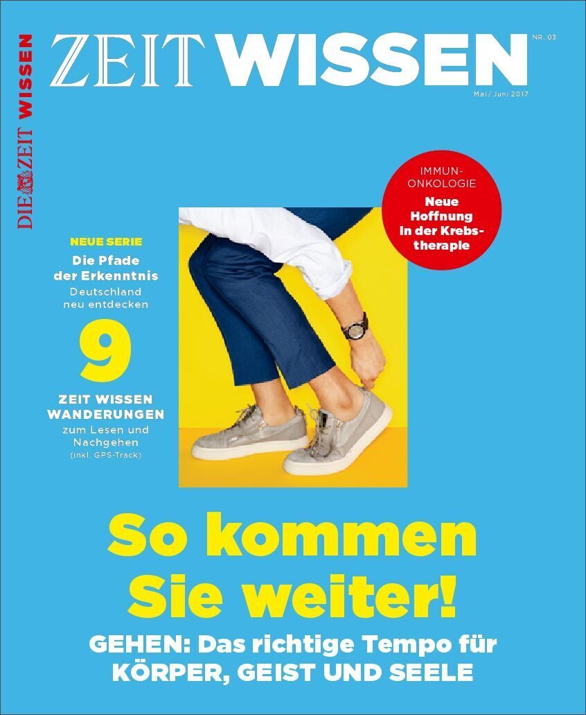 Cover des Magazins ZEIT WISSEN 3/17. Das Titelbild zeigt eine Person, die Schuhe trägt und geht, umgeben von farbiger Typografie und grafischen Elementen. Überschriften beinhalten Themen wie Gehen, persönliche Entwicklung und Krebstherapie. Dominiert von den Farben Blau, Gelb und Rot.