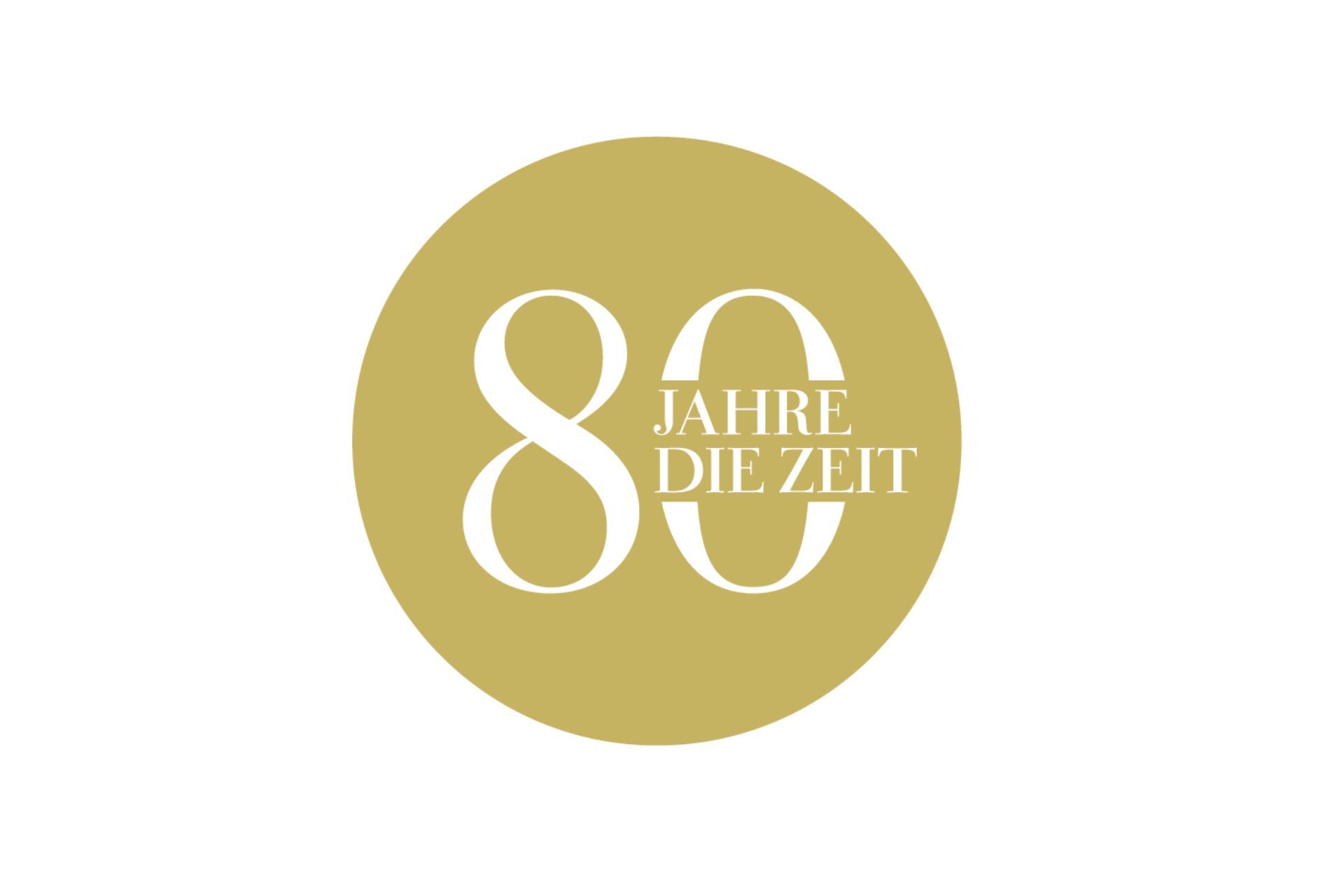 Link zur Bücher-Kategorie 80 Jahre DIE ZEIT: Rundes, goldfarbenes Logo mit weißer Aufschrift in eleganter Schrift: Zahl „80“ groß, in der rechten Null steht „Jahre DIE ZEIT“.