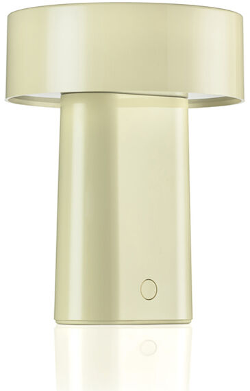 Die Abbildung zeigt eine tragbare, cremefarbene Designlampe der Serie 'Oblong' mit zylindrischem Sockel und flachem, rundem Lampenschirm auf weißem Hintergrund. Die Lampe wirkt minimalistisch-modern und eignet sich für verschiedene Räume und Anlässe.