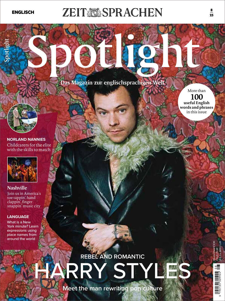 Das Titelbild des Spotlight Magazins Ausgabe 08/2023, das den Sänger Harry Styles vor einem farbenfrohen Hintergrund zeigt und Überschriften zu Themen wie Musik, Sprache und Kultur enthält.