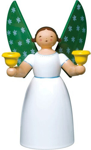 Weiße Holzfigur eines Lichterengels von Wendt & Kühn mit grünen, mit Sternen verzierten Flügeln und zwei gelben Lichtnäpfen in den Händen. Die ca. 18 cm hohe Figur steht aufrecht und vermittelt eine festliche, ruhige Weihnachtsstimmung.