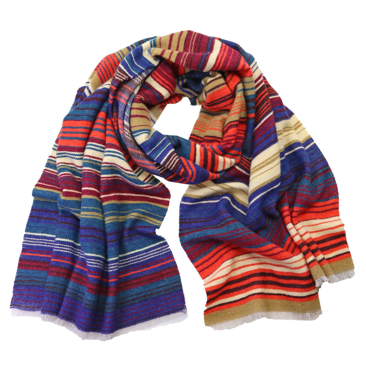 Freigestellter Wollschal »Ariana« von Eagle Products auf weißem Hintergrund. Der weiche XL-Schal aus Merino-Schurwolle liegt locker geschlungen und zeigt unregelmäßige, fein gewebte Multicolorstreifen in Blau, Rot, Cremeweiß, Beige, Gelb, Türkis und Bordeaux. Die offenen Enden haben kurze Fransen.