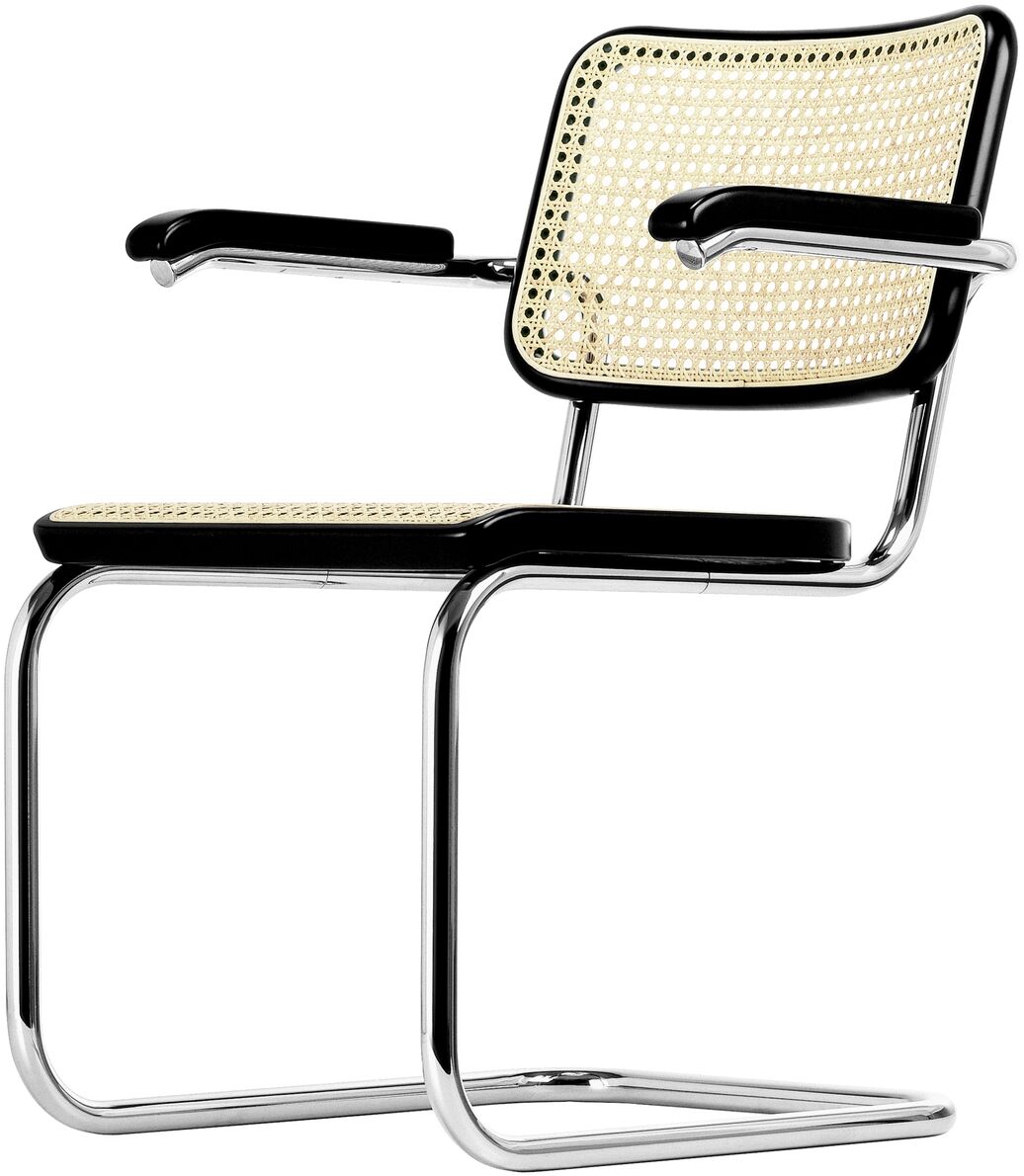Ein stilvoller Thonet S 64 Freischwinger-Stuhl mit schwarzem Rahmen und beige durchgeflochtenem Sitz und Rückenlehne. Der Stuhl hat Armlehnen und eine chromfarbene Stahlrohrkonstruktion.
