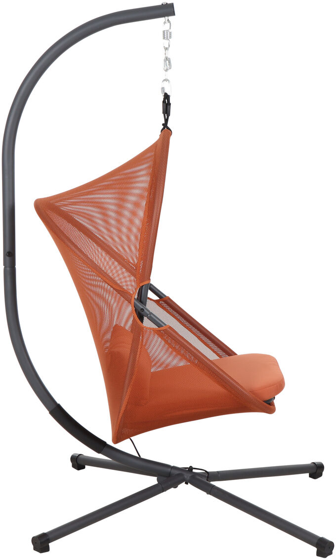 Moderner Hängesessel »Yobaya« von Sienagarden mit pulverbeschichtetem Stahlgestell und luftdurchlässigem Netzbezug in entspanntem Rot. Der Sessel steht auf einem vierbeinigen Fußkreuz und dient als stilvolle, bequeme Sitzgelegenheit für Garten oder Balkon.