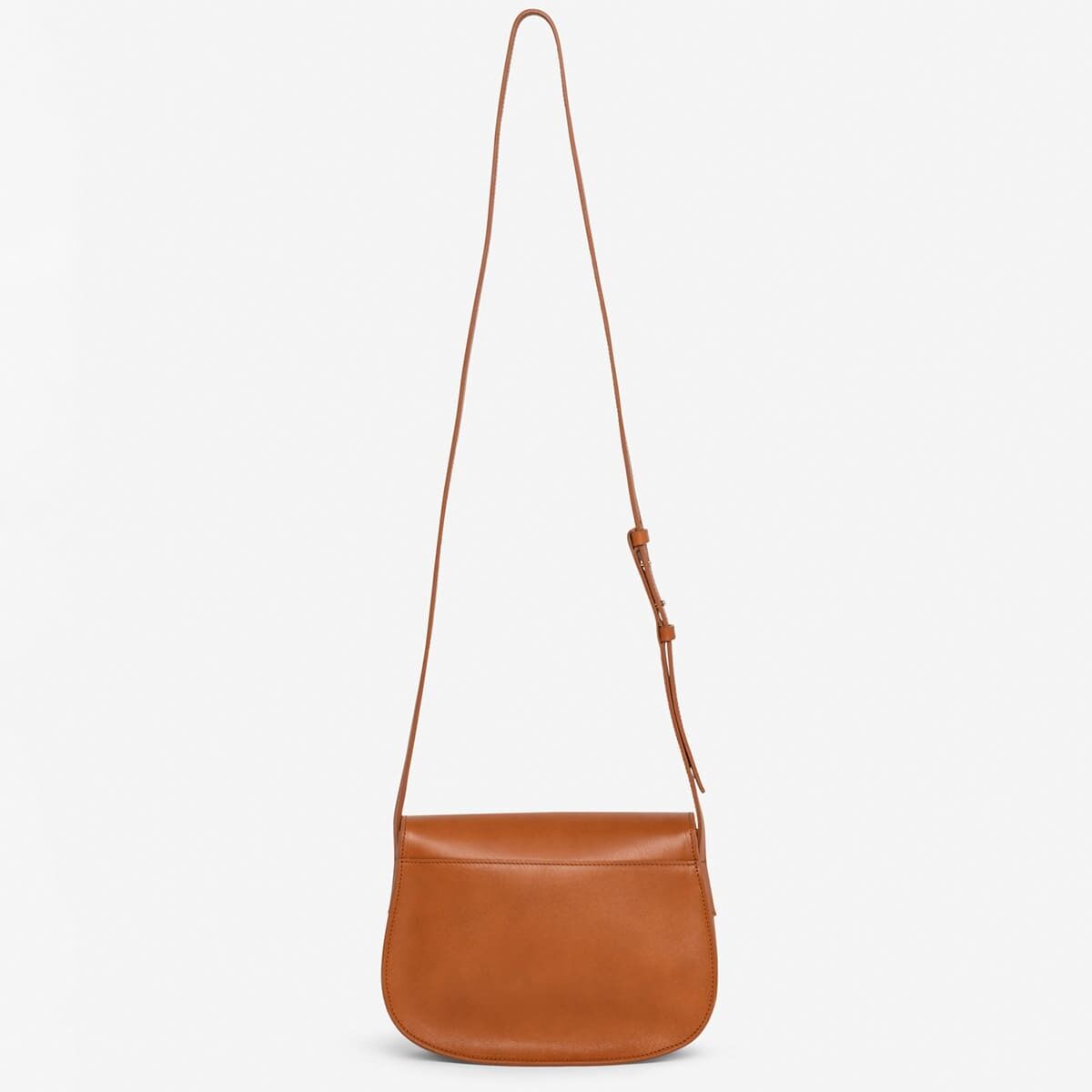 ZEIT Sonderedition Schultertasche »DIE ZEIT 5« in hellbraunem Leder. Die Tasche hat einen verstellbaren Schulterriemen und eine abgerundete Form. Minimalistisches, elegantes und hochwertiges Design.