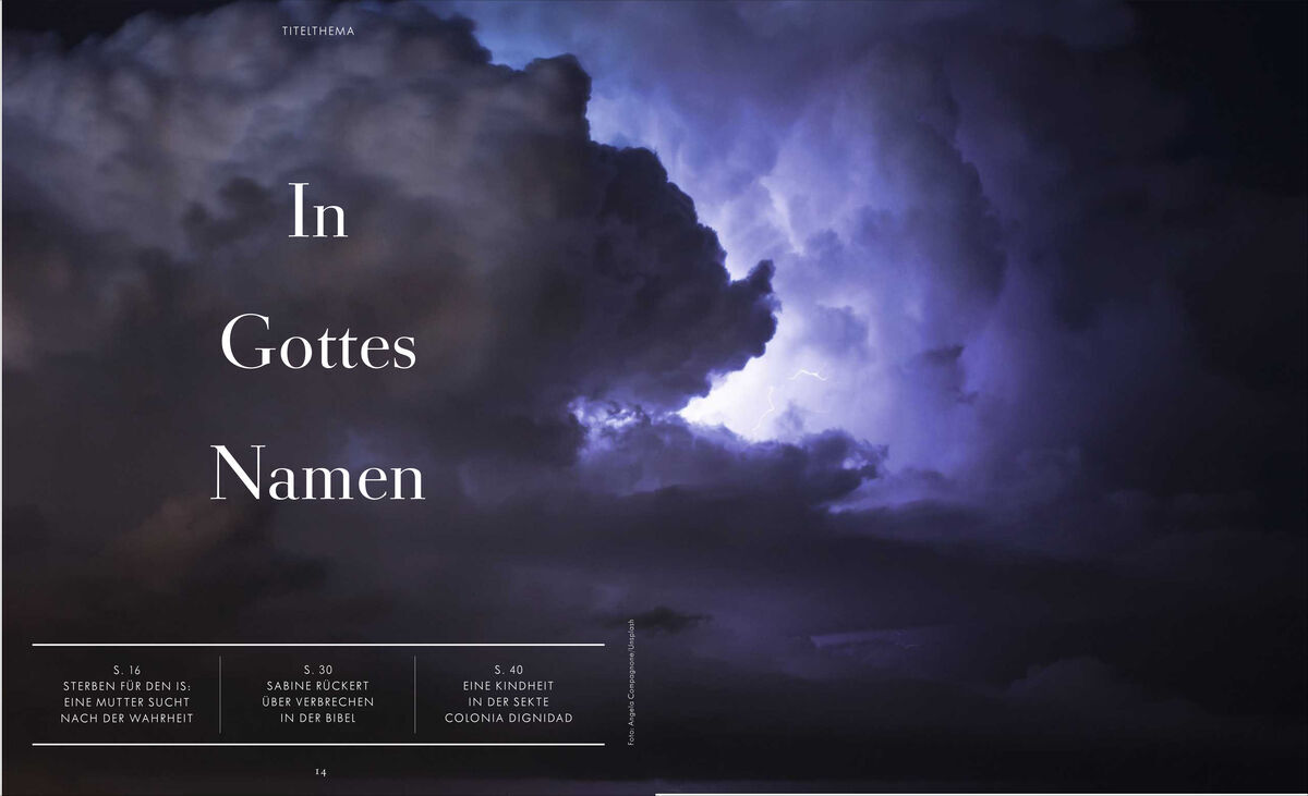 Ein Cover des Magazins ZEIT Verbrechen 24/23, das eine dramatische Szene mit dunklen Wolken und Blitz zeigt. Der Titel 'In Gottes Namen' steht prominent im Bild.