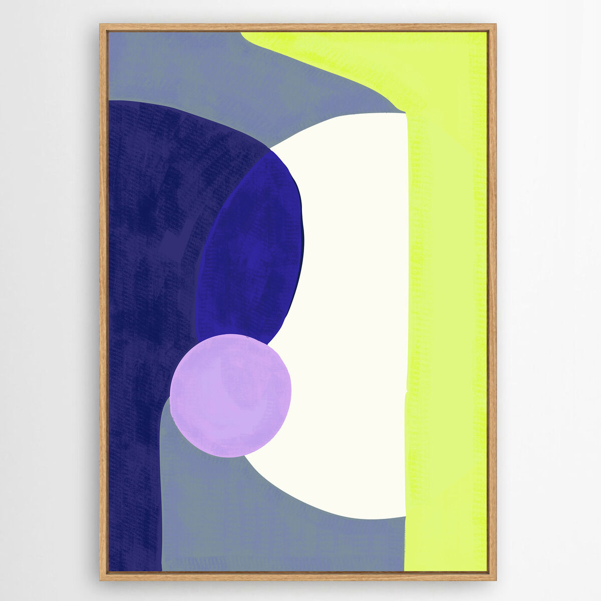Abstraktes Leinwandbild mit geometrischen Formen in Lila-, Grün- und Blautönen, zentrales ovales weißes Element, eingefasst in einem schlichten Holzrahmen, vor weißem Hintergrund. Modernes Kunstwerk im minimalistischen Stil, geeignet als stilvolle Wanddekoration.
