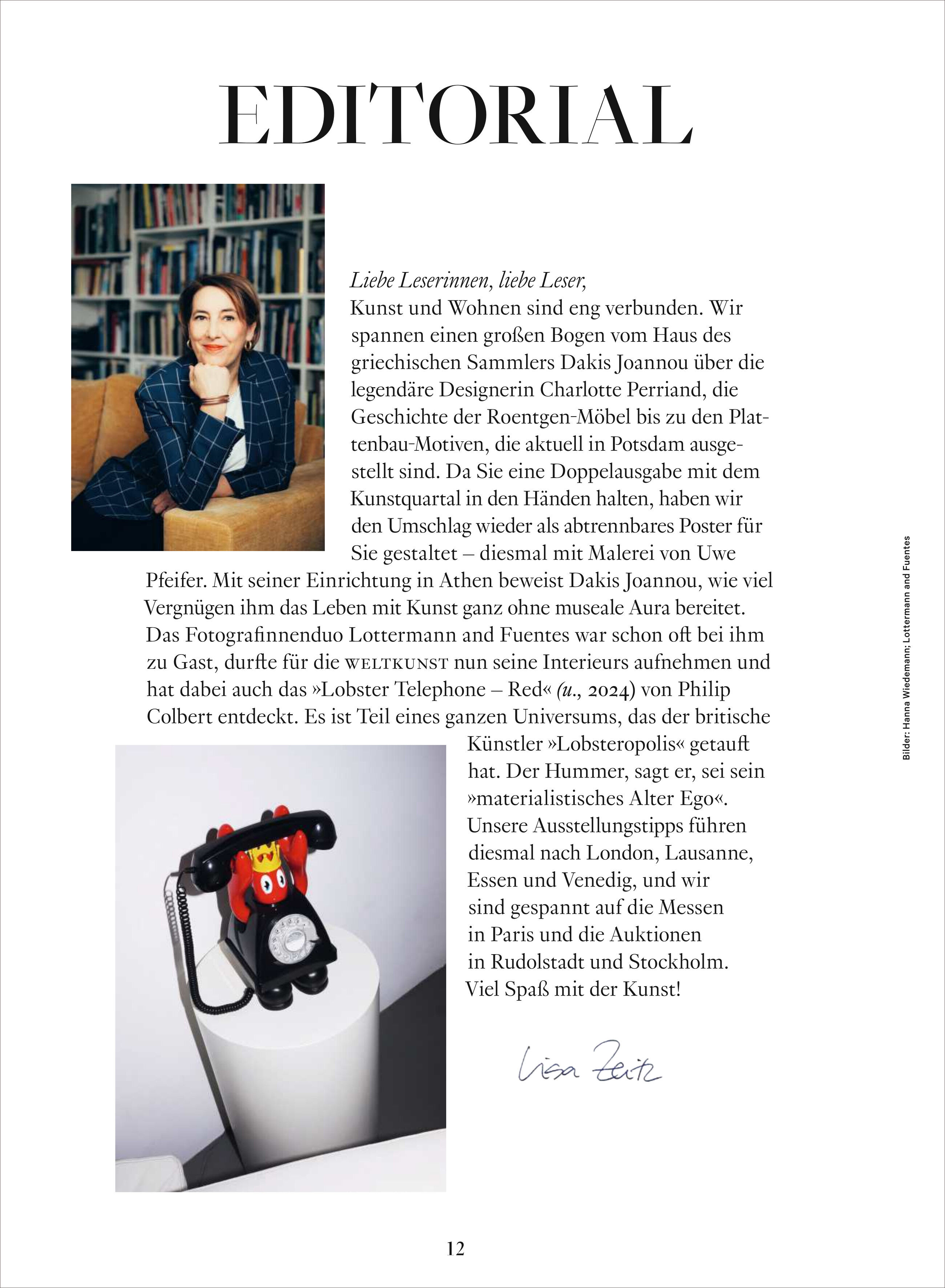 Eine Seite des Magazins WELTKUNST 246/25 zeigt eine redaktionelle Einleitung mit einem Porträt einer Frau in einem stilvollen, modern eingerichteten Raum, umgeben von Bücherregalen und Dekorationsgegenständen. Darunter befindet sich ein Foto eines modernen Telefonapparats mit einem bunten Comic-Design. Der Text beschreibt die Verbindung von Kunst und Wohnen und betont den inspirierenden Charakter von Interior Design. Das Bild spiegelt Eleganz und künstlerische Wohnkultur wider.