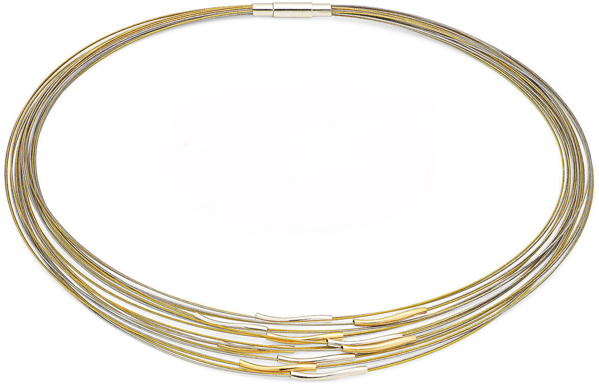 Ein elegantes Schmuckset namens »Strings«, bestehend aus mehreren schlichten, geschichteten Halsketten in Gold- und Silberfarben. Perfekt als Accessoire für verschiedene Anlässe.