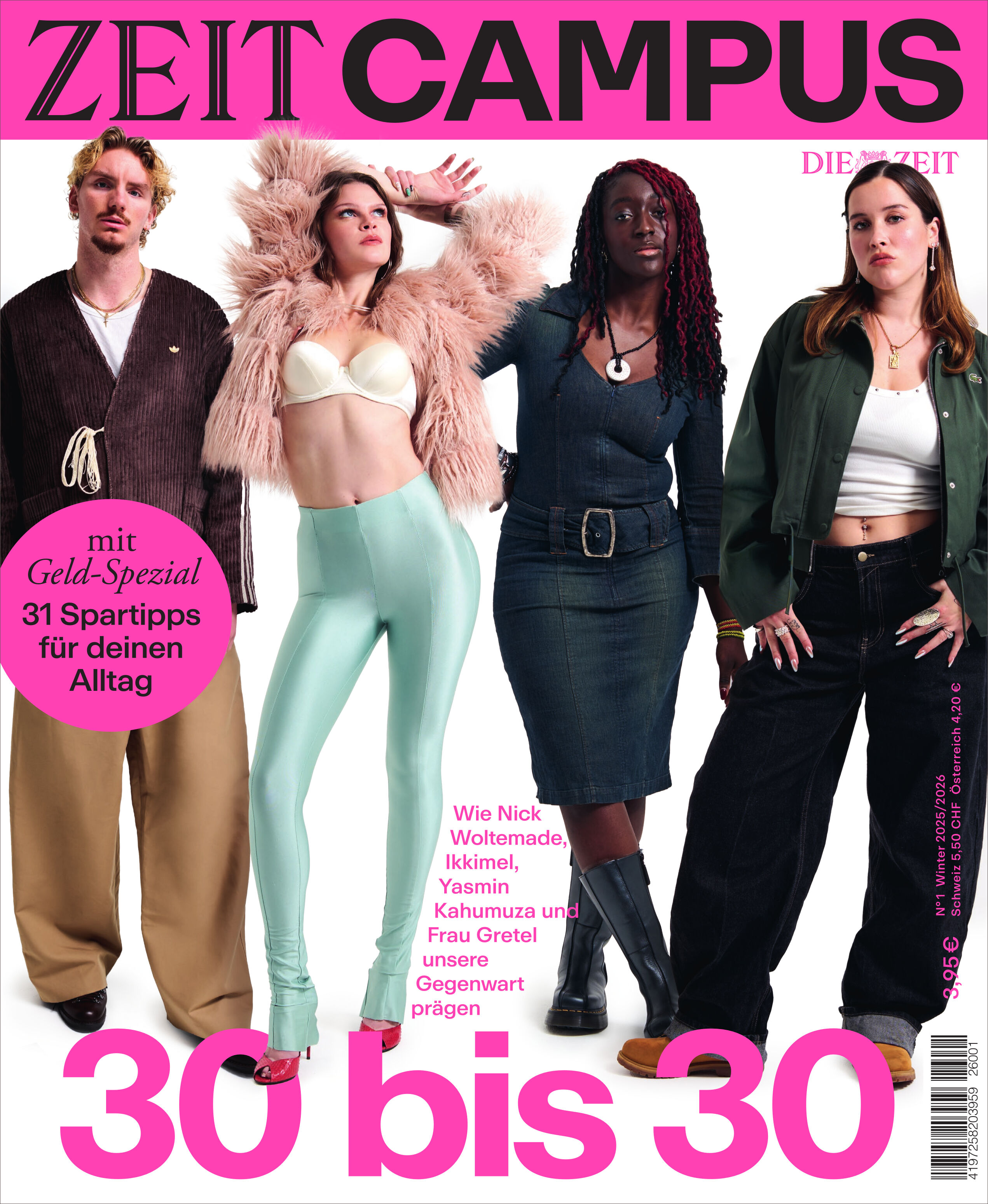 Das Titelbild des Magazins ZEIT CAMPUS 4/25 zeigt ein modernes, farbenfrohes Design. Über große Buchstaben verteilt sind Illustrationen von Möbeln, Alltagsgegenständen und Personen. Dominant sind kräftige Farben, strukturierte Flächen und vielfältige Materialien. Schriften und grafische Elemente wechseln sich kontrastreich ab.