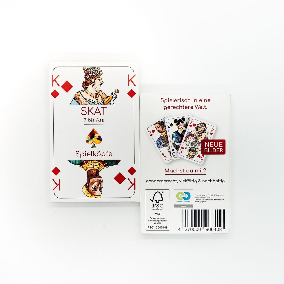 Ein Satz Spielkarten des Spiels Skat, mit der Karte Karo König vorne sichtbar. Die Karten sind in einer Schachtel mit darauf aufgedruckte Spielregeln und weiteren Informationen verpackt.