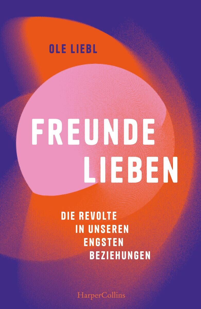 Das Buch 'Freunde lieben. Die Revolte in unseren engsten Beziehungen' von Ole Liebl zeigt auf einem lila Hintergrund eine künstlerische Darstellung mit orangen und rosa Formen, sowie weißen Buchstaben für Titel und Untertitel. Das Produkt ist von HarperCollins veröffentlicht.