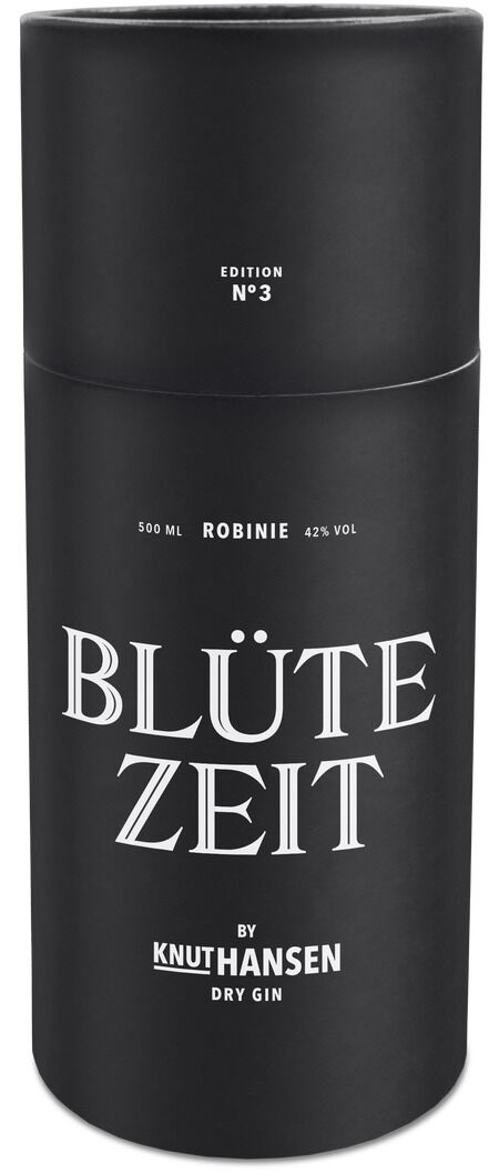 Eine schwarze Zylinderverpackung für die ZEIT-Jubiläumsedition Gin »BLÜTEZEIT« von Knut Hansen. Die Verpackung zeigt den Text 'Edition No. 3', '500 ml', 'Robinie', '42% Vol' und die Markenbezeichnung.
