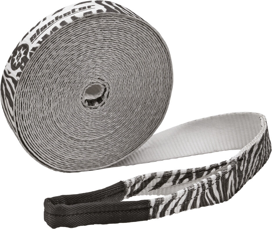 Eine Slackline mit Zebra-Muster, aufgerollt und teilweise abgerollt. Das Design ist in Schwarz-Weiß gehalten.