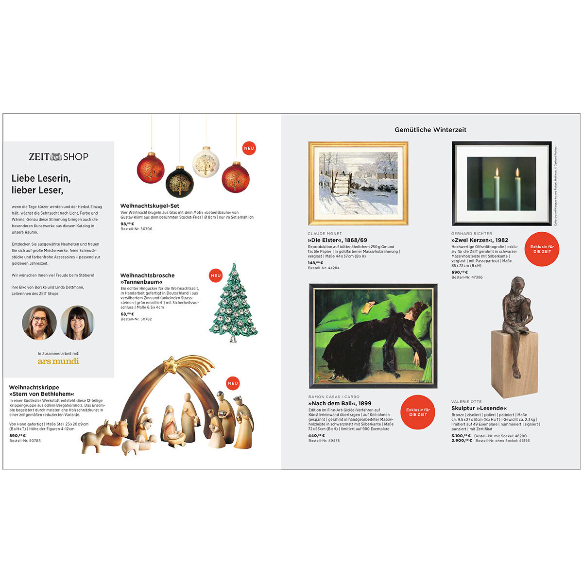 Doppelseitiger Katalog mit Weihnachtsprodukten und Kunstobjekten. Linke Seite zeigt Christbaumkugeln, ein Krippenset, einen Christbaumschmuck in Baumform und Grußkarten. Rechte Seite präsentiert gerahmte Kunstdrucke, eine Kerzenabbildung sowie eine Bronzefigur. Viel Weißraum mit farbigen Akzenten und Text.